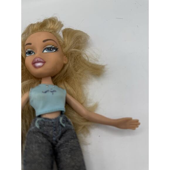 Lot of 2 Bratz Dolls – Cloe & Yasmin? Mixed Outfit Nude & Dressed MGA 2000s - Picture 5 of 6